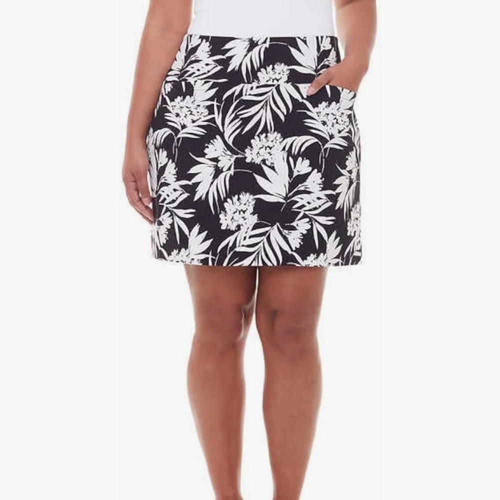 S.C. & CO. Ladies' Tummy Control Skort, Black/White Tropical Print, Small